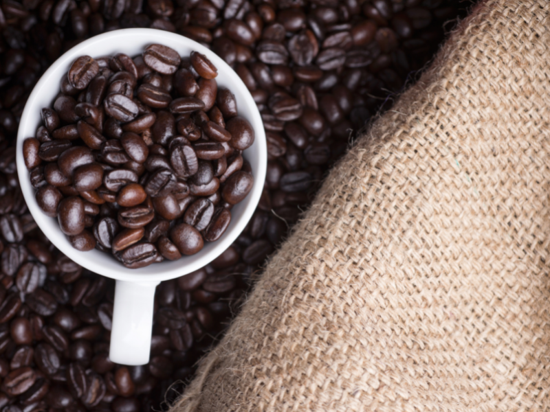 Niejedno oblicze „małej czarnej”. Dlaczego tak ważne są stopnie palenia ziaren kawy?